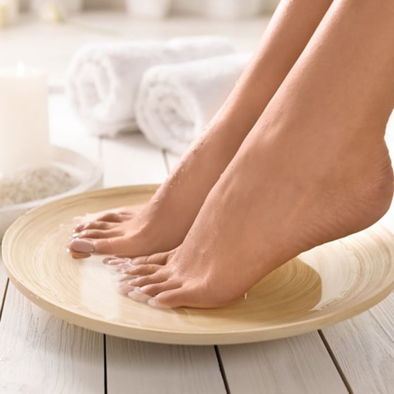 Luxury Golden Pedicure Luxury Golden Pedicure