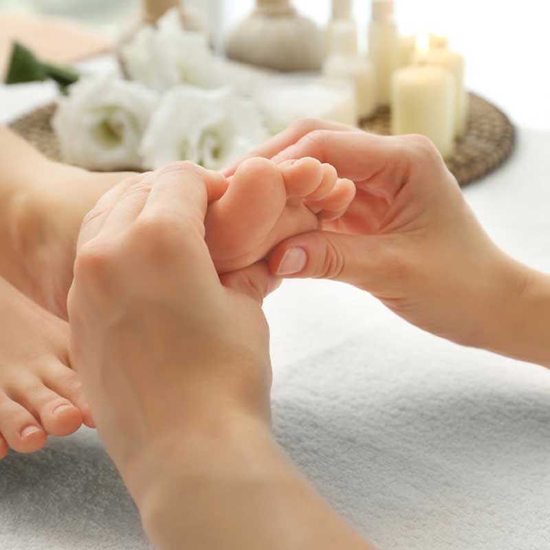 Daisy Pedicure w Shellac on Top Daisy Pedicure w Shellac on Top